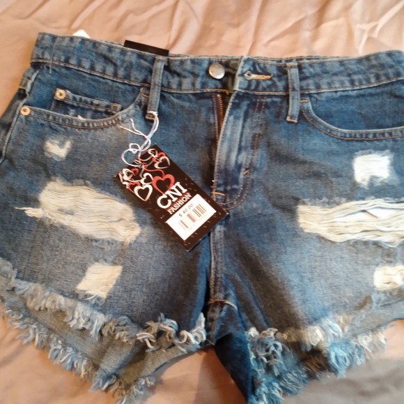 Brand new shorts - Picture 2 of 5